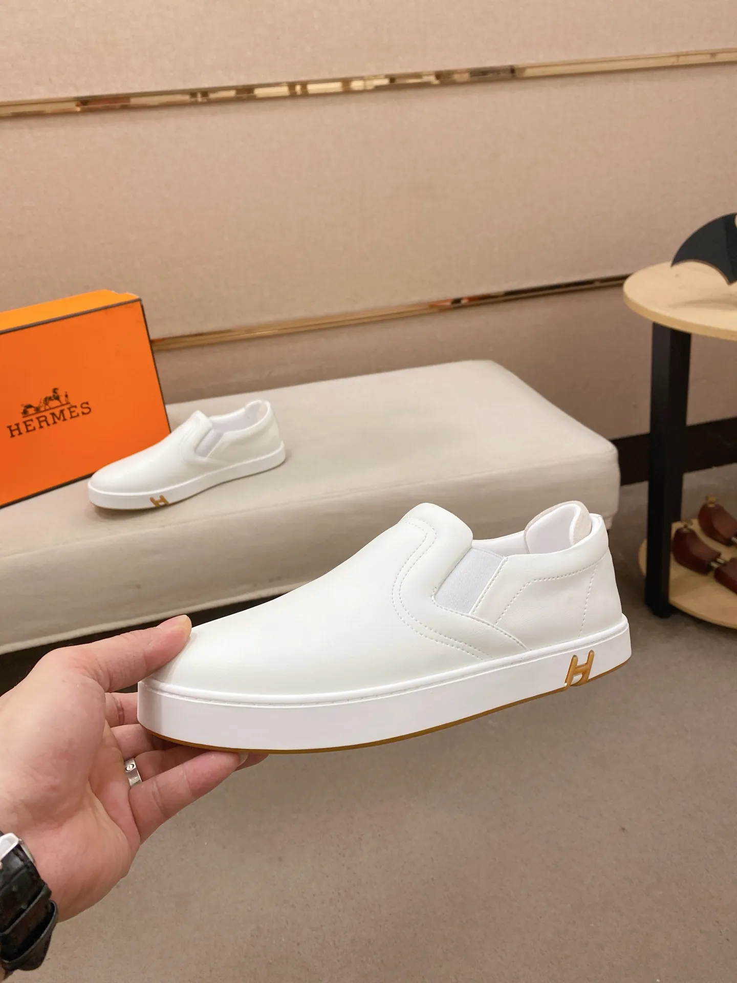 Men's clothing and shoes💰: 442💰《HERMES》【Classic original single version】Hermès; top 🔝purchase agent🔍🔍men's latest 🇺🇸 counter sales simultaneously, imported from Italy original ▲▲cowhide ▲▲ (high-end, nobility, class) ) Exquisite workmanship (Italian 🇮🇹 imported water-dyed 🐂 cowhide lining) sole: original sole provided by the original factory, ⚠️exclusive double-layer activity·TPR·rubber·combined molded outsole; super comfortable·wear-resistant·non-slip·environmental protection The real thing is more beautiful if you take the real thing (high quality, follow the order). You can enter and exit the counter at will * Number of yards: 38-44 (45 can be customized and cannot be returned or exchanged)